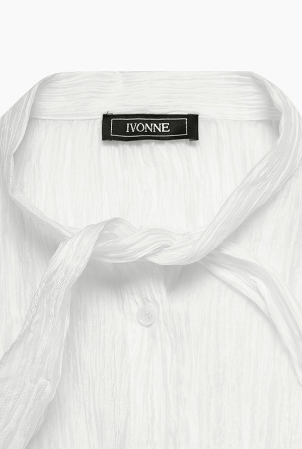 Blusa blanca de moño en cuello