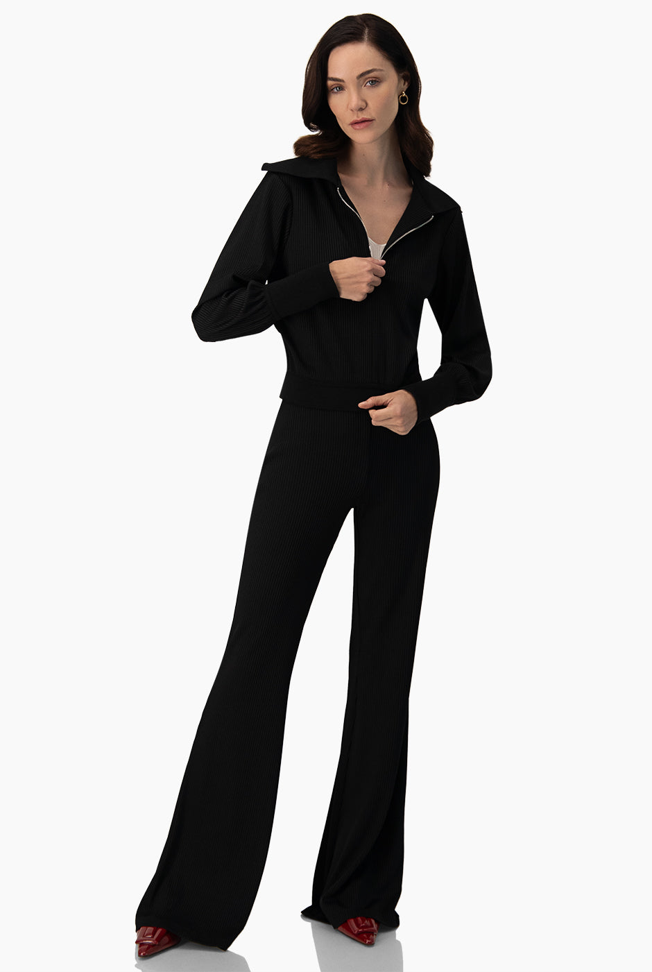 Blusa recta negra con cuello y puños de Ivonne