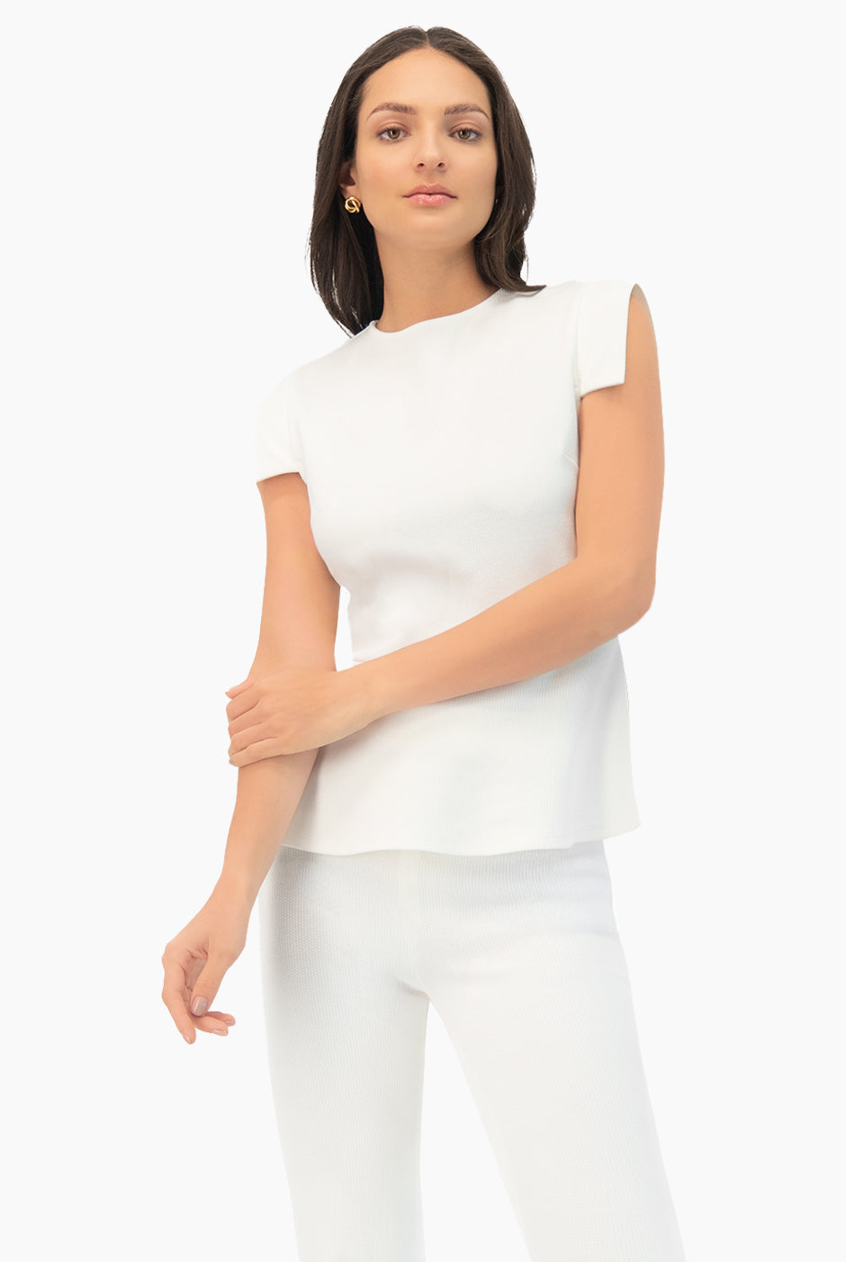 Blusa blanca sin mangas con cuello redondo