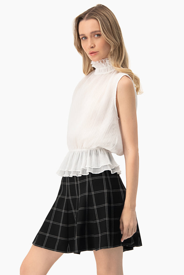 Blusa blanca de cuello alto