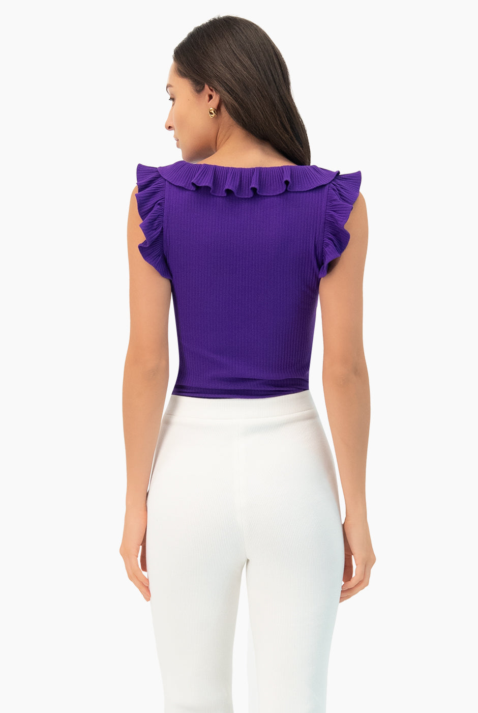 Blusa morada de escote redondo con olanes en sisa