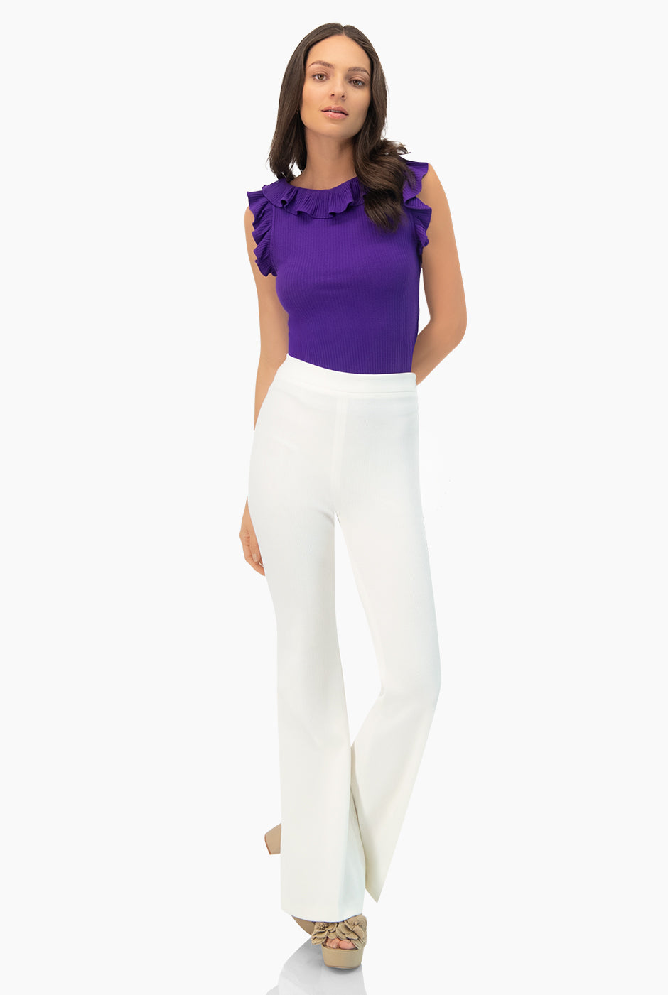 Blusa morada de escote redondo con olanes en sisa