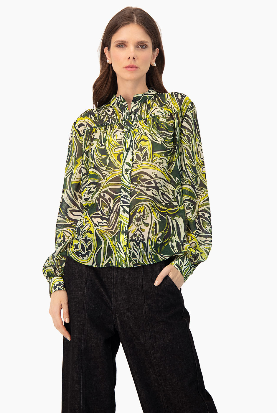 Blusa estampada verde de manga larga con botones