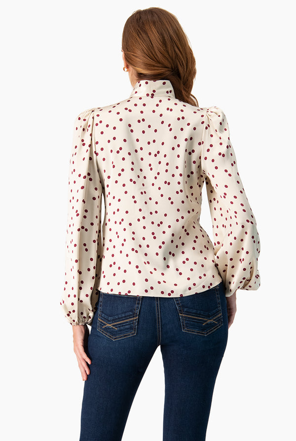 Blusa de lunares y manga larga