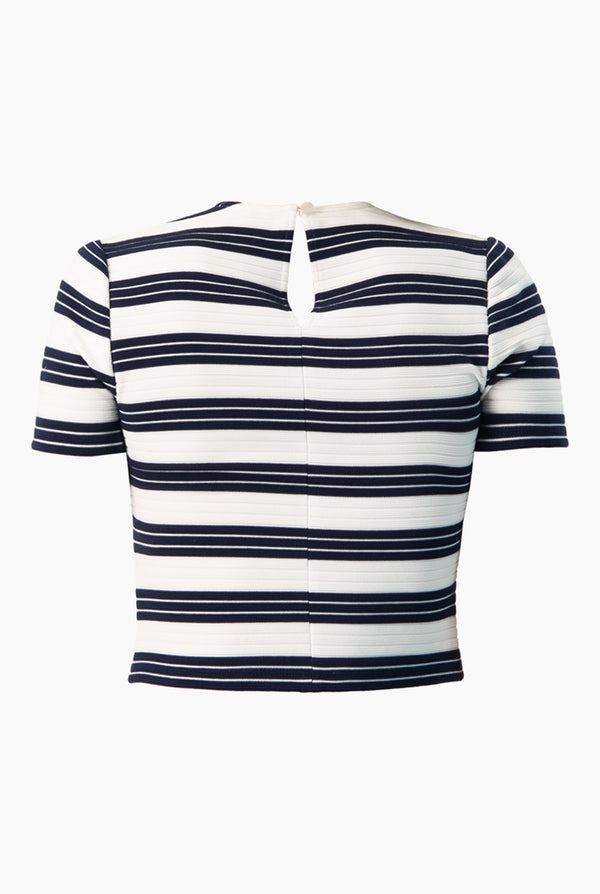 Blusa corta y cuello redondo