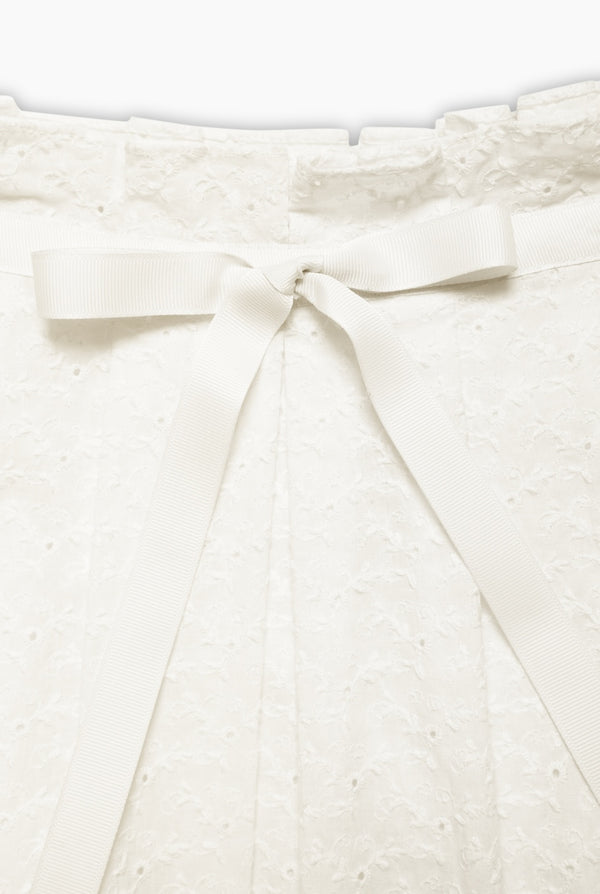 Maxi falda en tono blanco con cinta