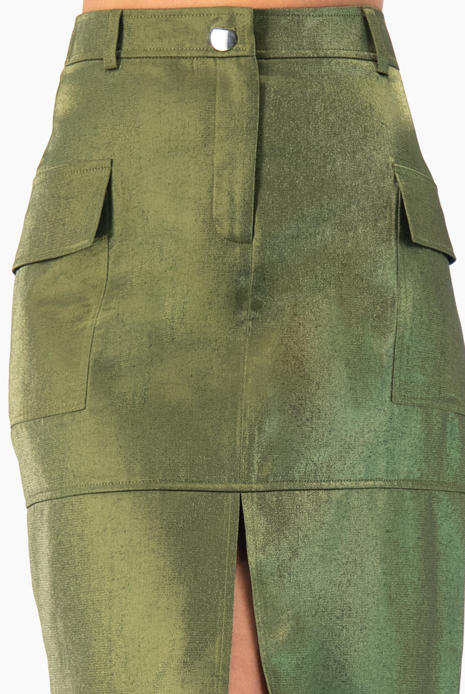 Falda midi verde con abertura y bolsillos frontales