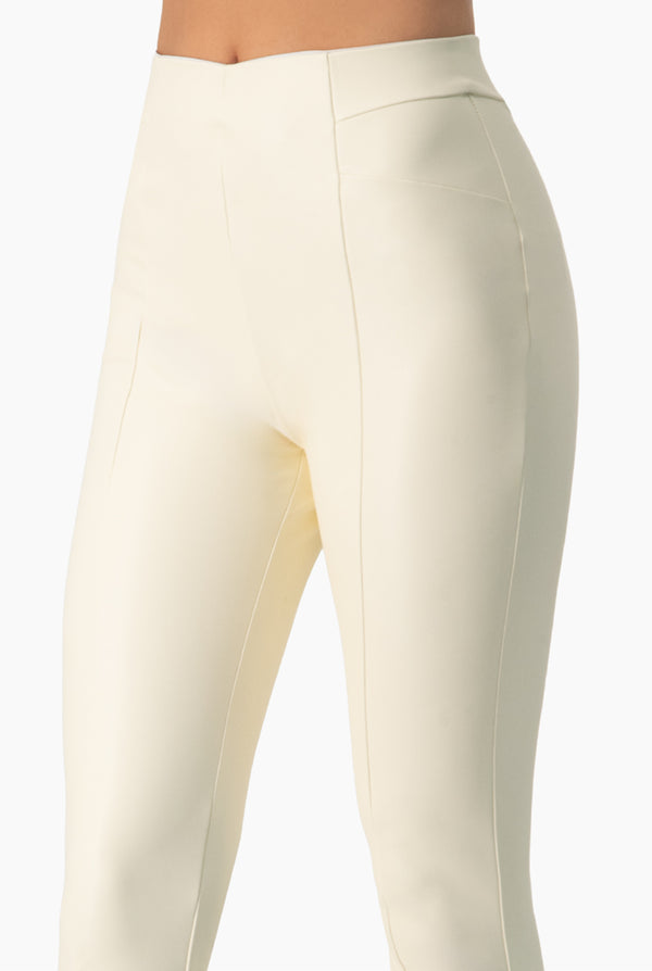Pantalón Pleather Cortes