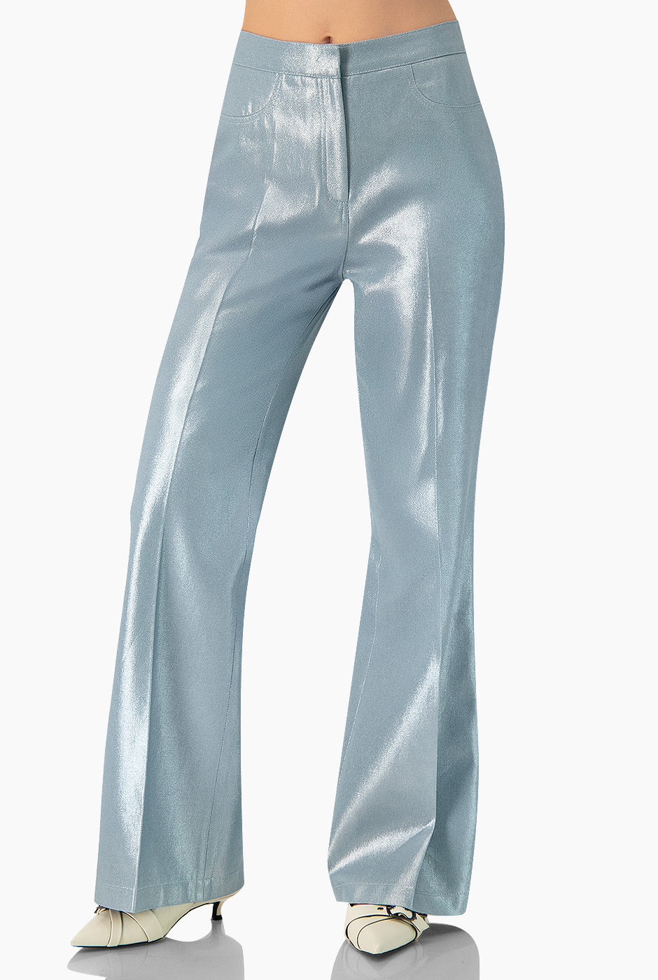Pantalón denim semi campana azul con bolsas traseras simuladas de Ivonne