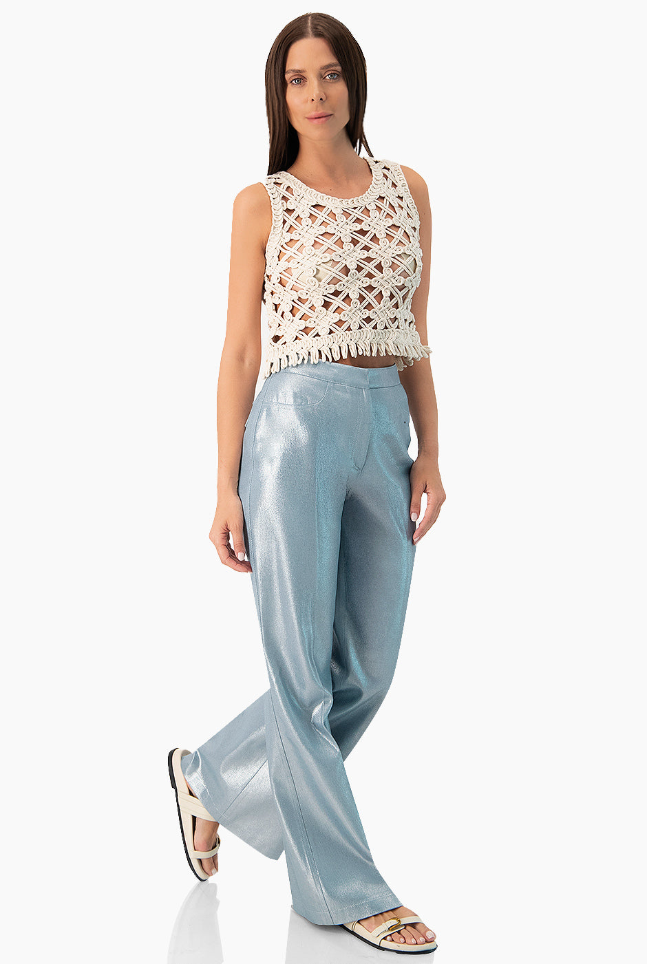 Pantalón denim semi campana azul con bolsas traseras simuladas de Ivonne