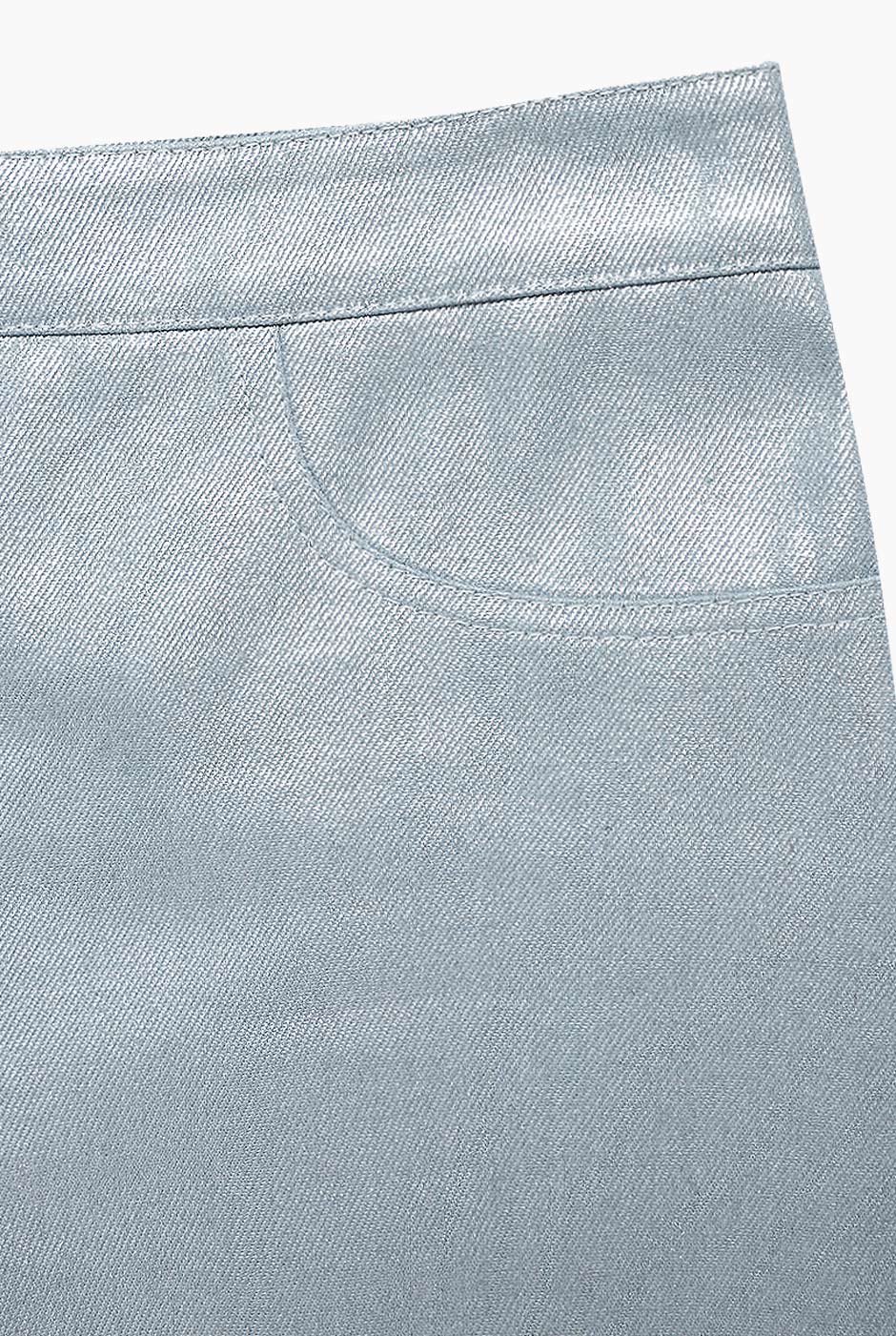 Pantalón denim semi campana azul con bolsas traseras simuladas de Ivonne