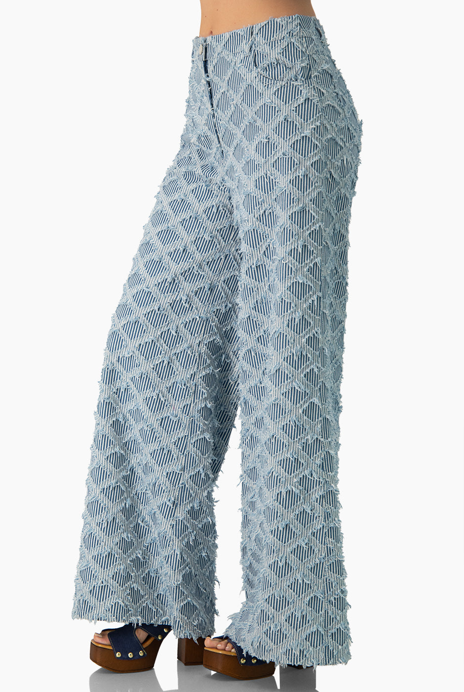 Pantalón recto de pierna amplia azul con detalles deshilachados