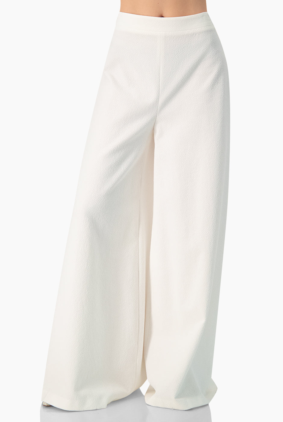 Pantalón blanco estilo palazzo de Ivonne con cierre trasero