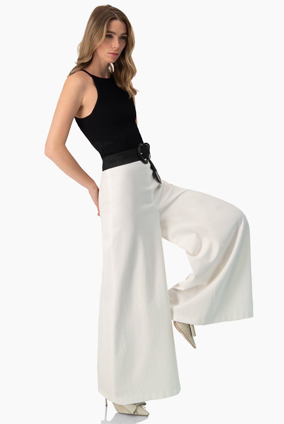 Pantalón blanco estilo palazzo de Ivonne con cierre trasero