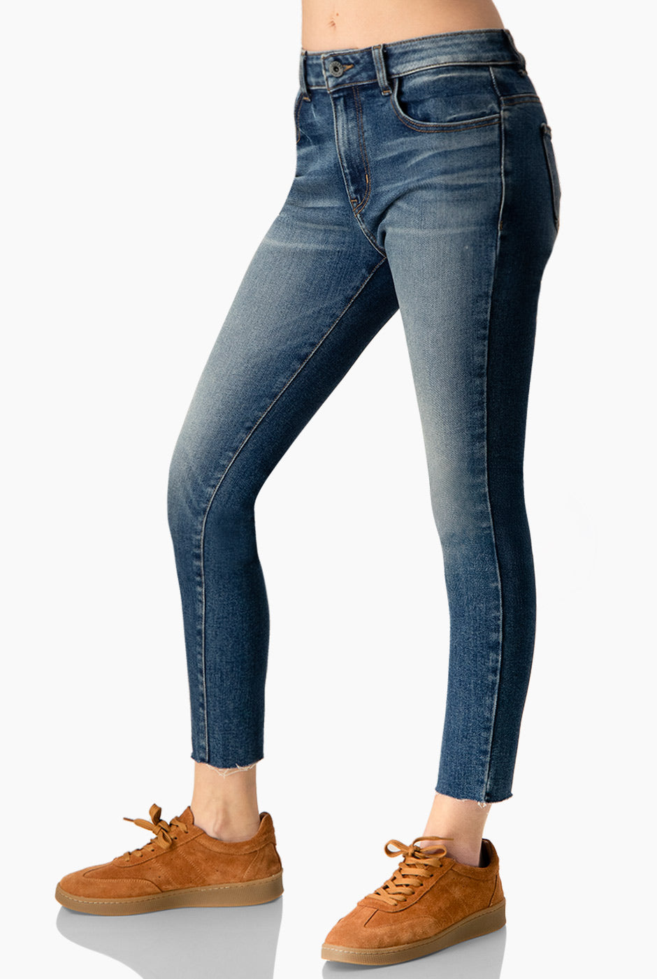 Jeans skinny azul con cintura alta y bolsillos traseros