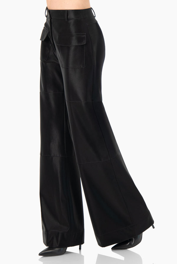 Pantalón Negro Semi Campana Elegante