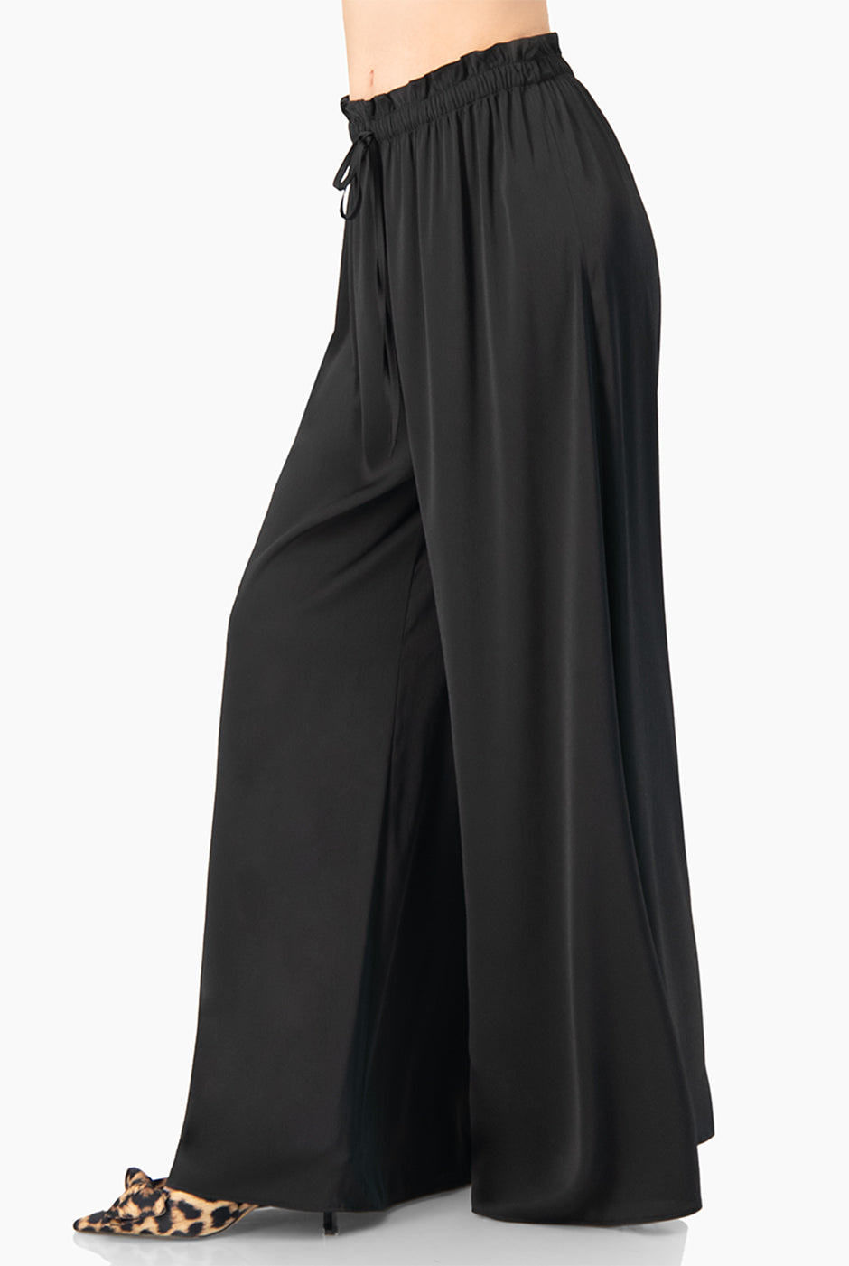 Pantalón negro culotte con cintura elástica y cordón