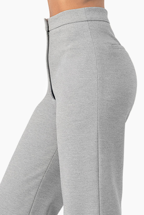 Pantalon campana y dobladillo ancho