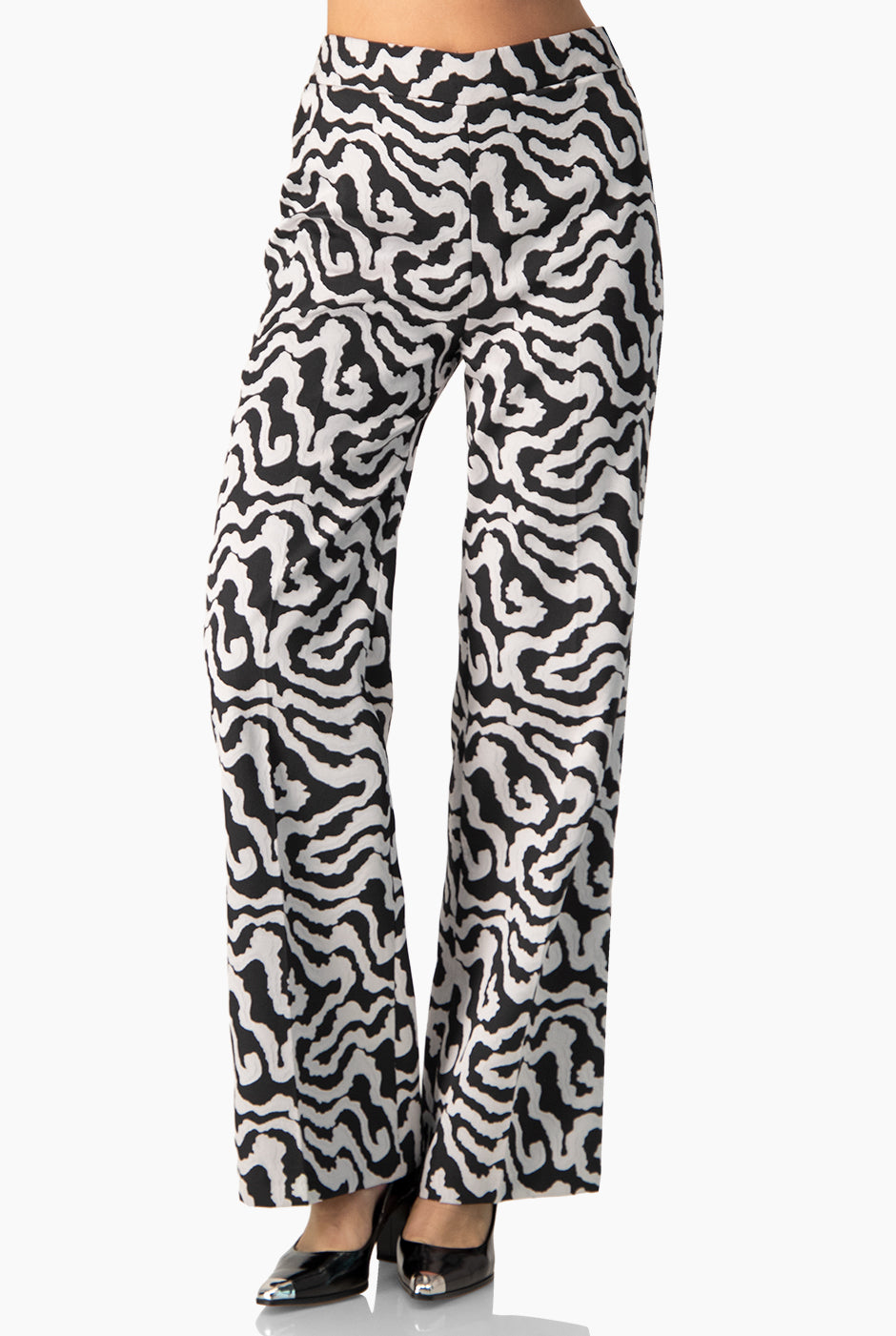 Pantalón recto plateado con estampado animal print