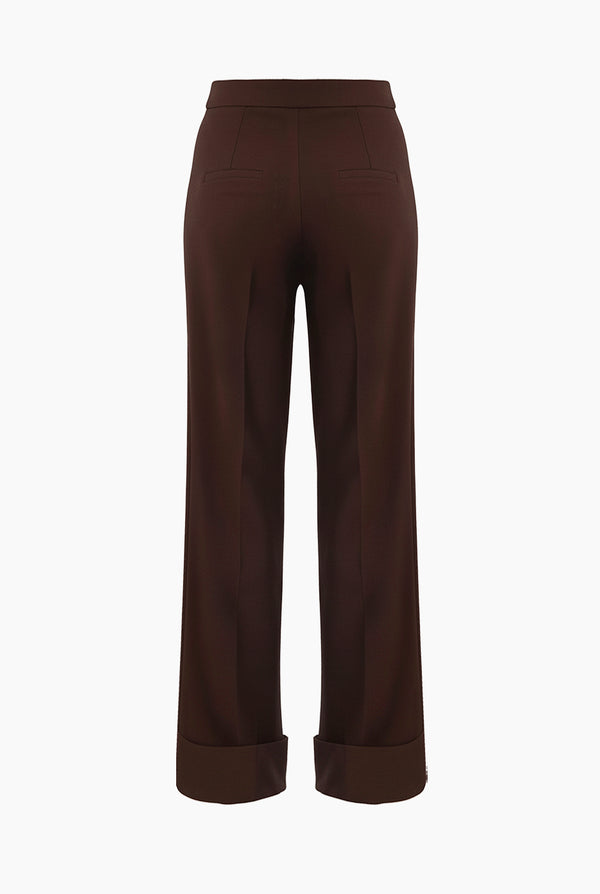 Pantalon recto en tono cafe