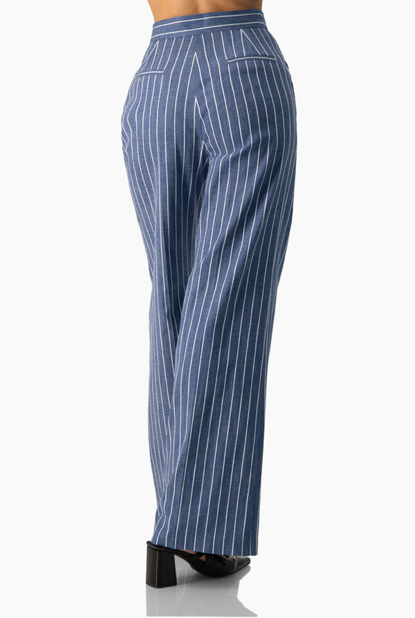 Pantalon de rayas y pierna amplia