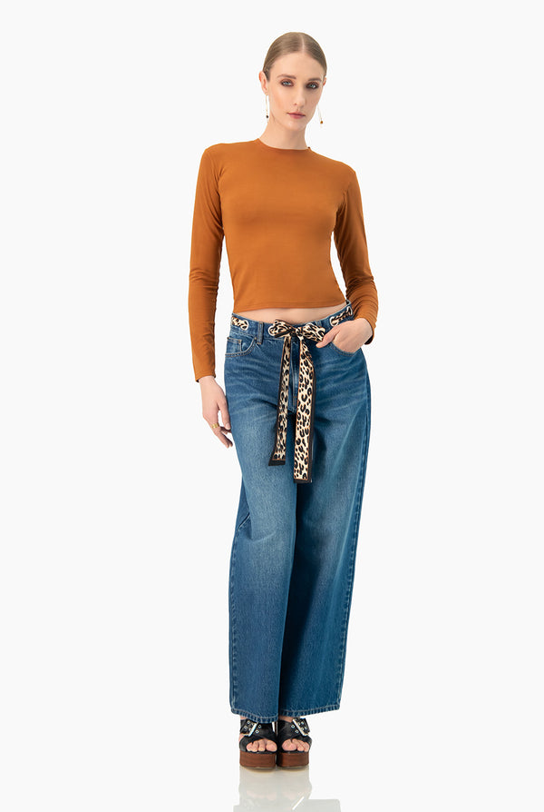 Jeans amplio con cinta en cintura
