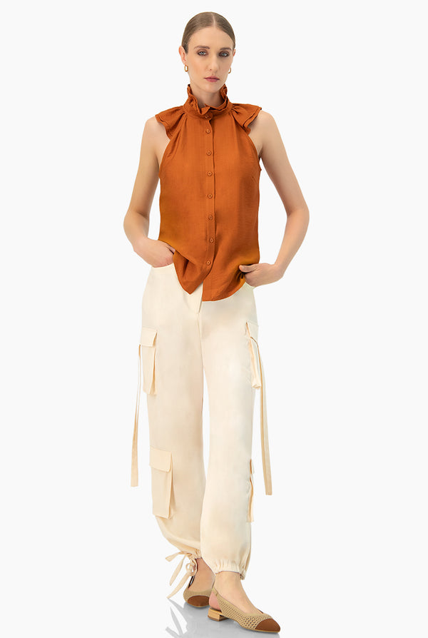 Pantalon liso cargo con cintas