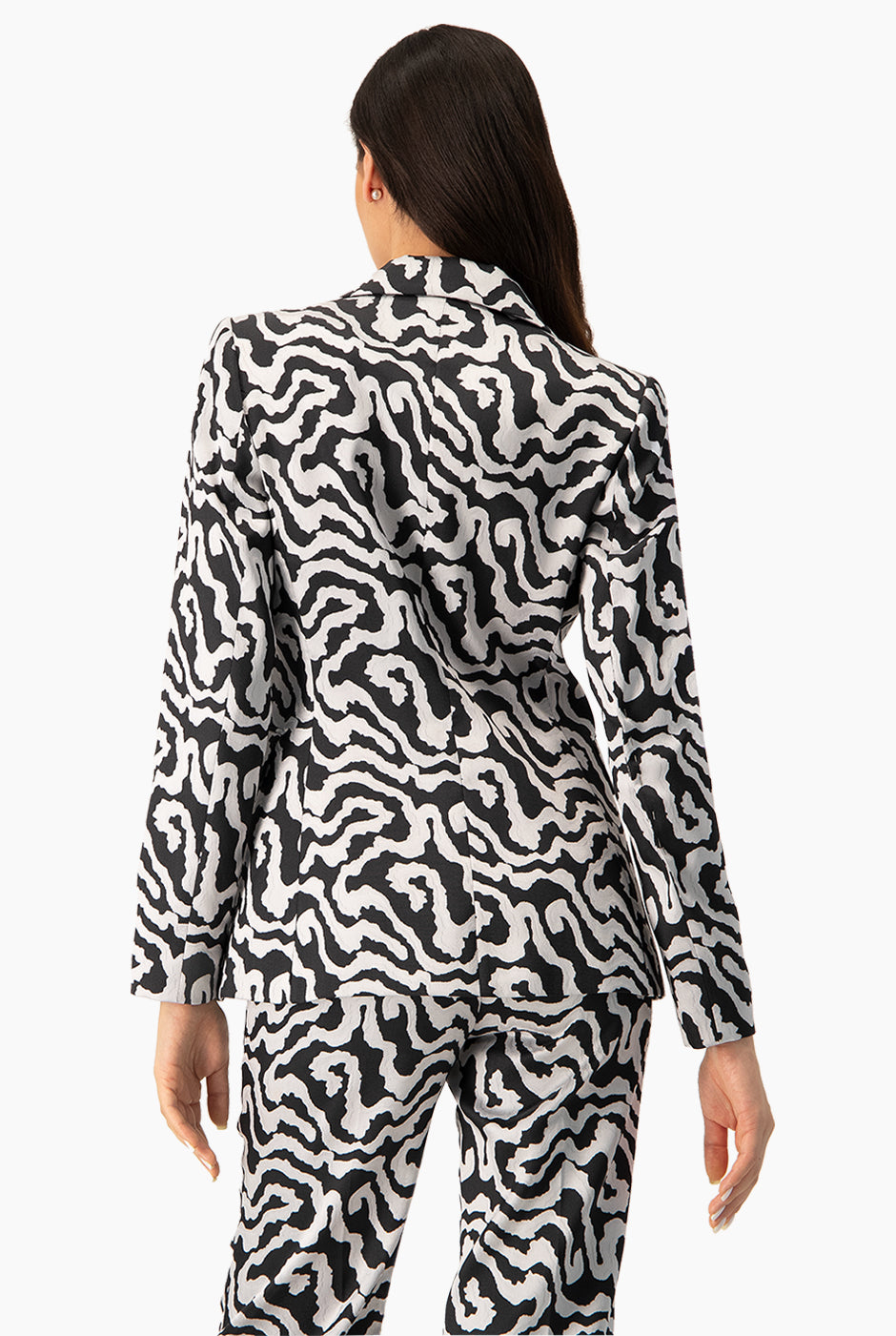Saco sastreado animal print plateado con un botón y bolsillos
