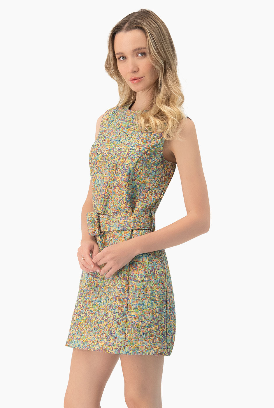 Vestido corto sin mangas multicolor con cinturón