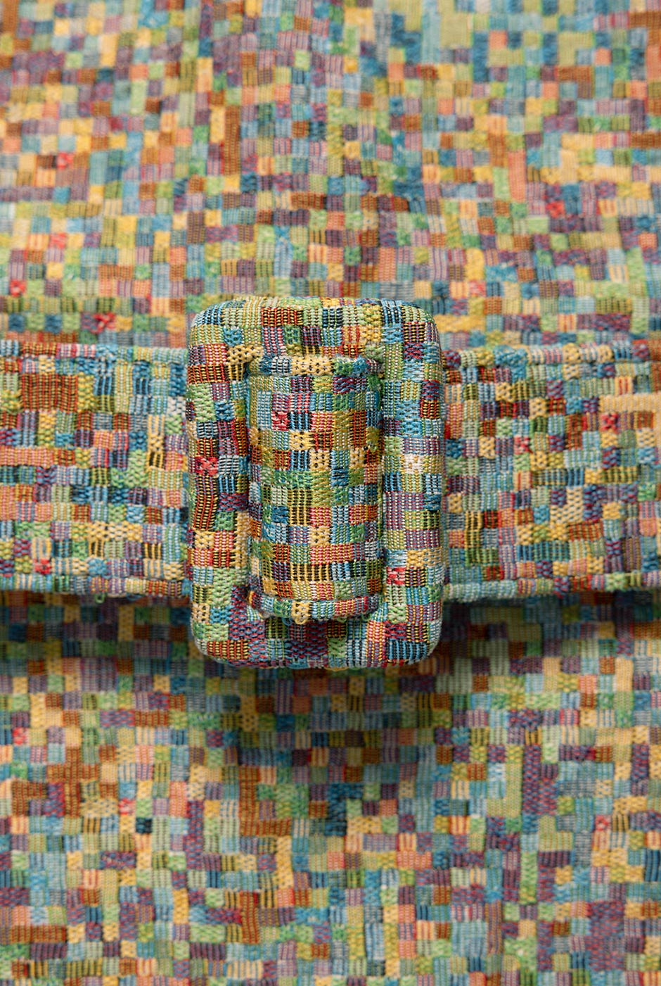 Vestido corto sin mangas multicolor con cinturón