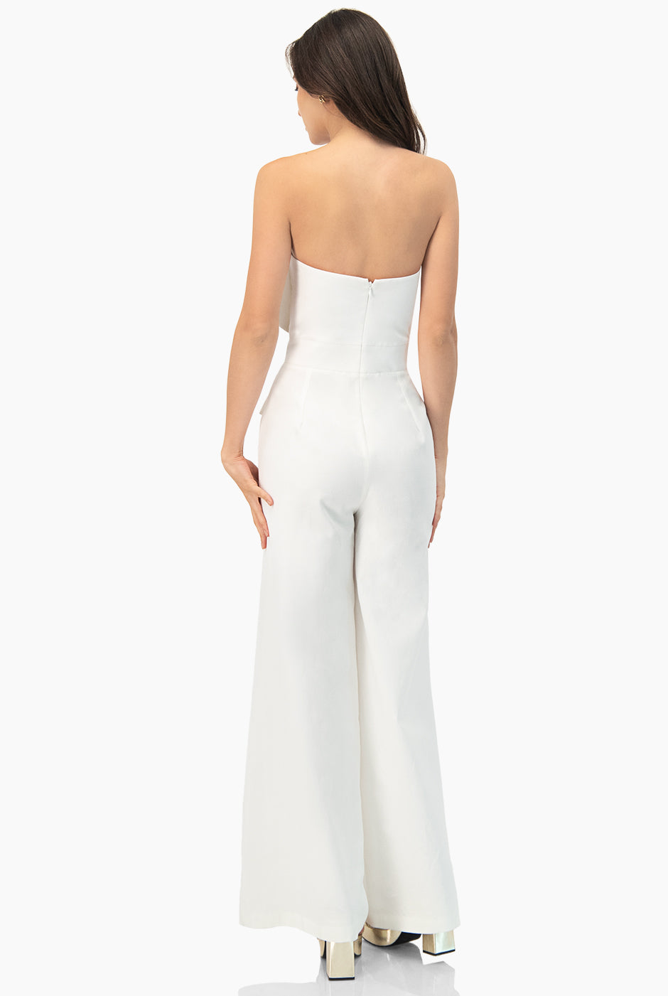Jumpsuit strapless blanco de pierna ancha con olanes