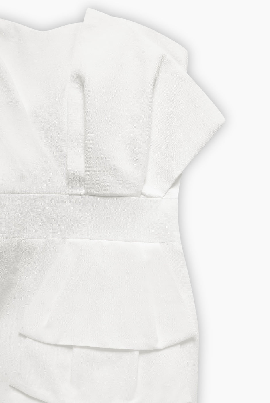 Jumpsuit strapless blanco de pierna ancha con olanes