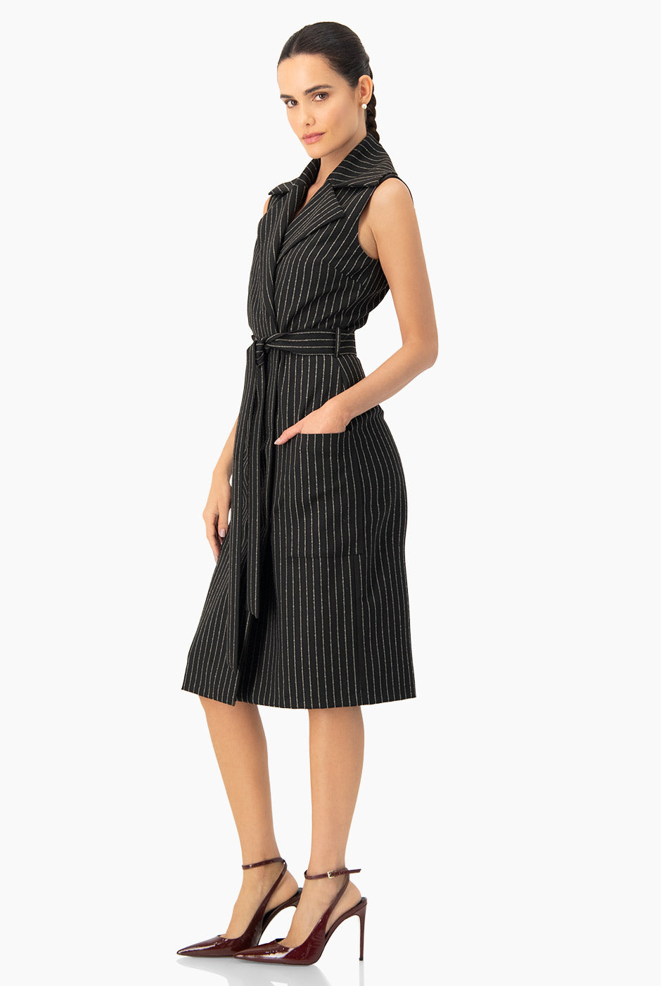 Vestido largo cruzado negro con rayas y cinturón