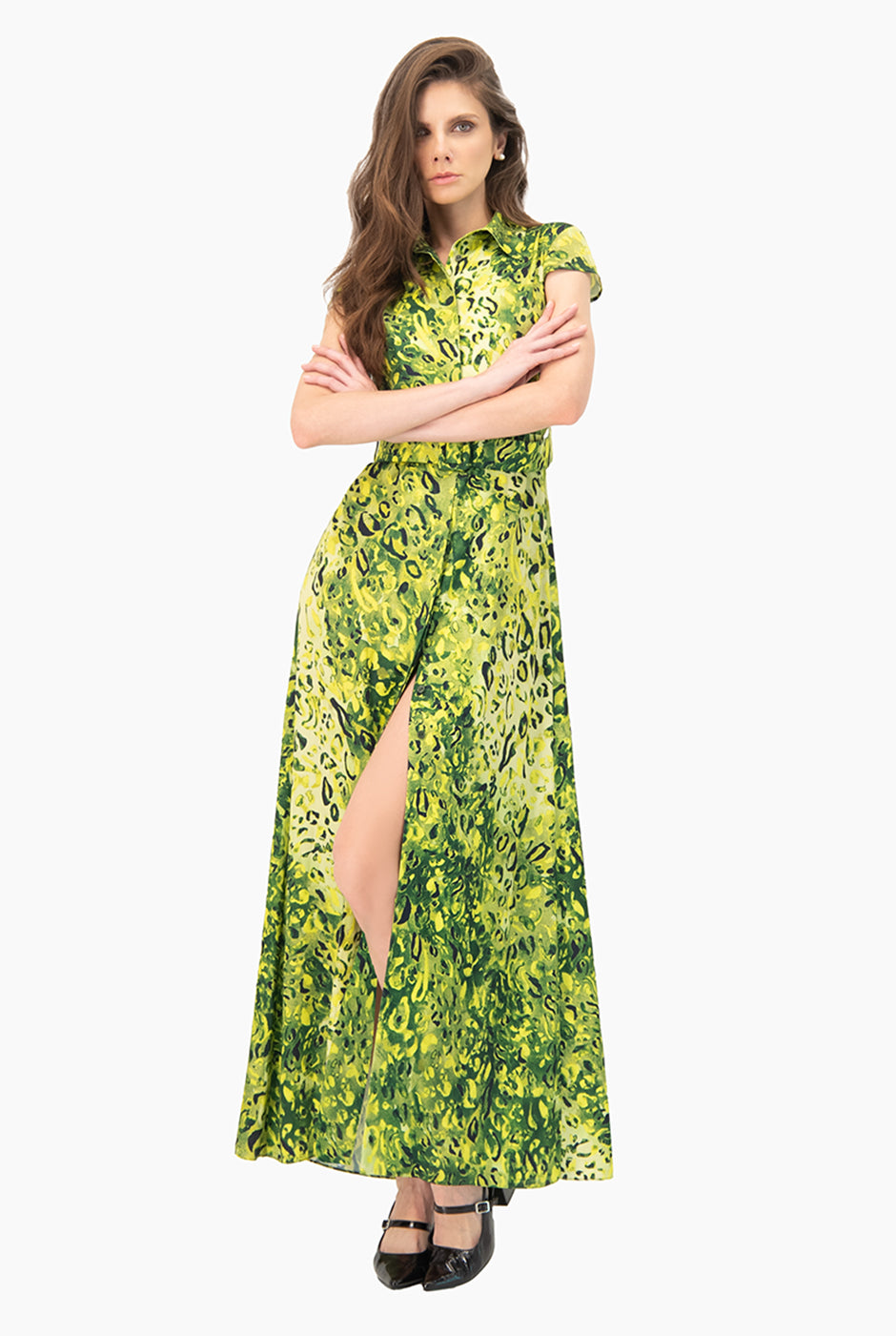 Maxi vestido verde estampado con cinturón y manga corta