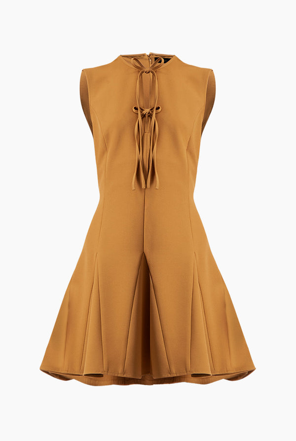 Vestido corto en tono camello