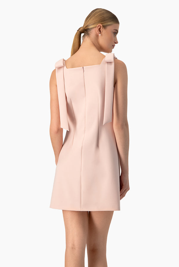 Vestido corto con cintas