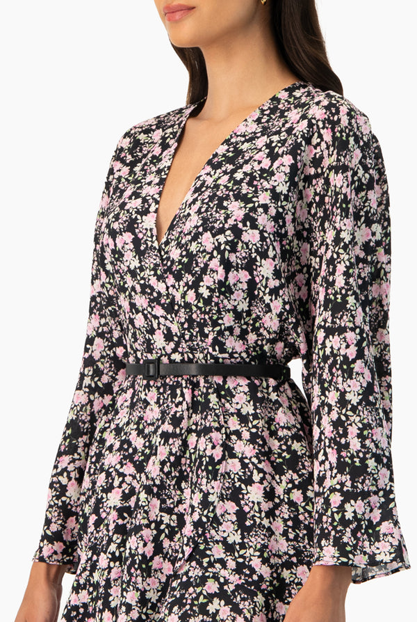 Vestido floreado corto escote en V