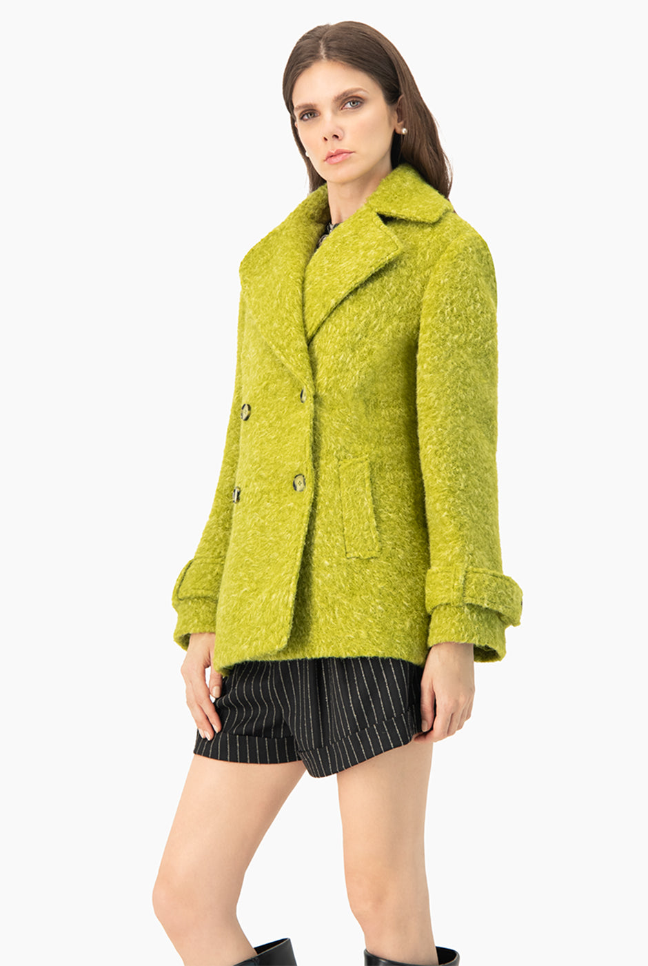 Abrigo verde liso con maxi solapa y doble botonadura