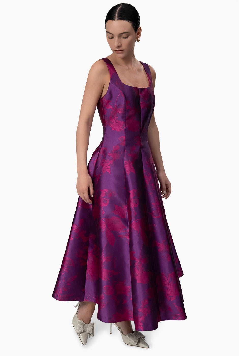 Vestido estampado floral línea A fucsia con tirantes y bolsillos