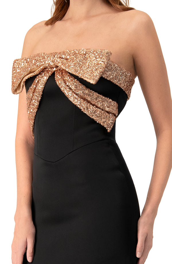 Vestido largo strapless con moño